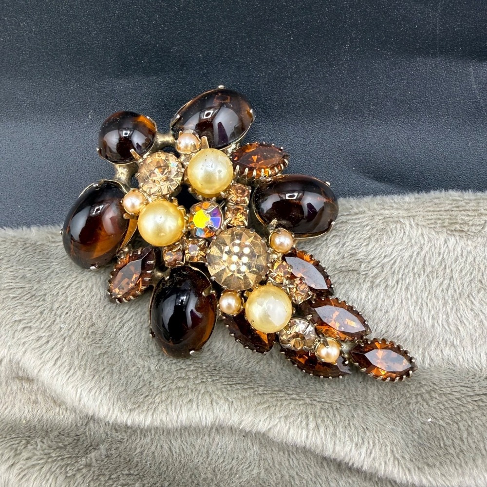 Vintage Hattie Carnegie Rhinestone Brooch Gold Tone NICE